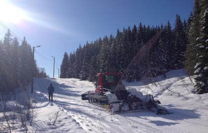 Tråkkemaskin lysløypa Tromsømarka sol snø vinter