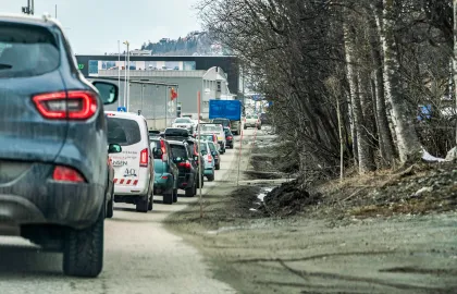 Samkjøring Nabogo biler i kø Biler i kø